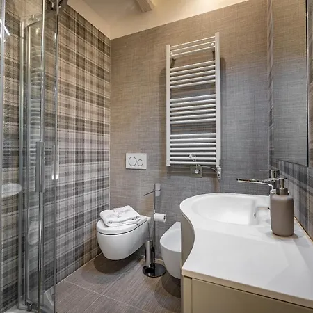 Yid Capo Di Luxury In Florencja