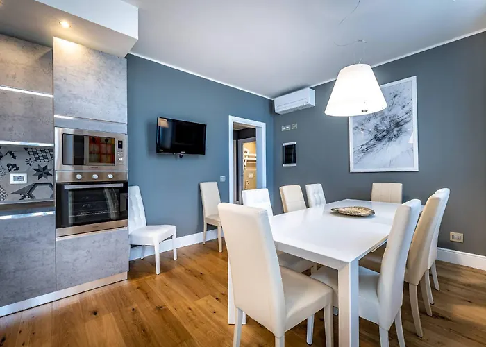 Yid Capo Di Luxury In Firenze
