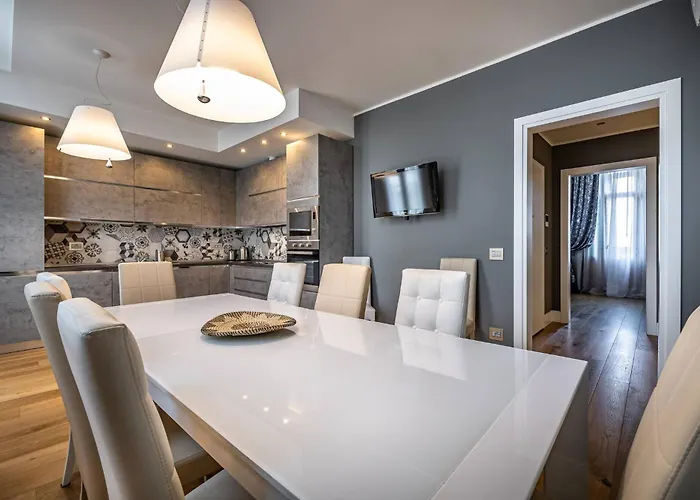 Yid Capo Di Luxury In